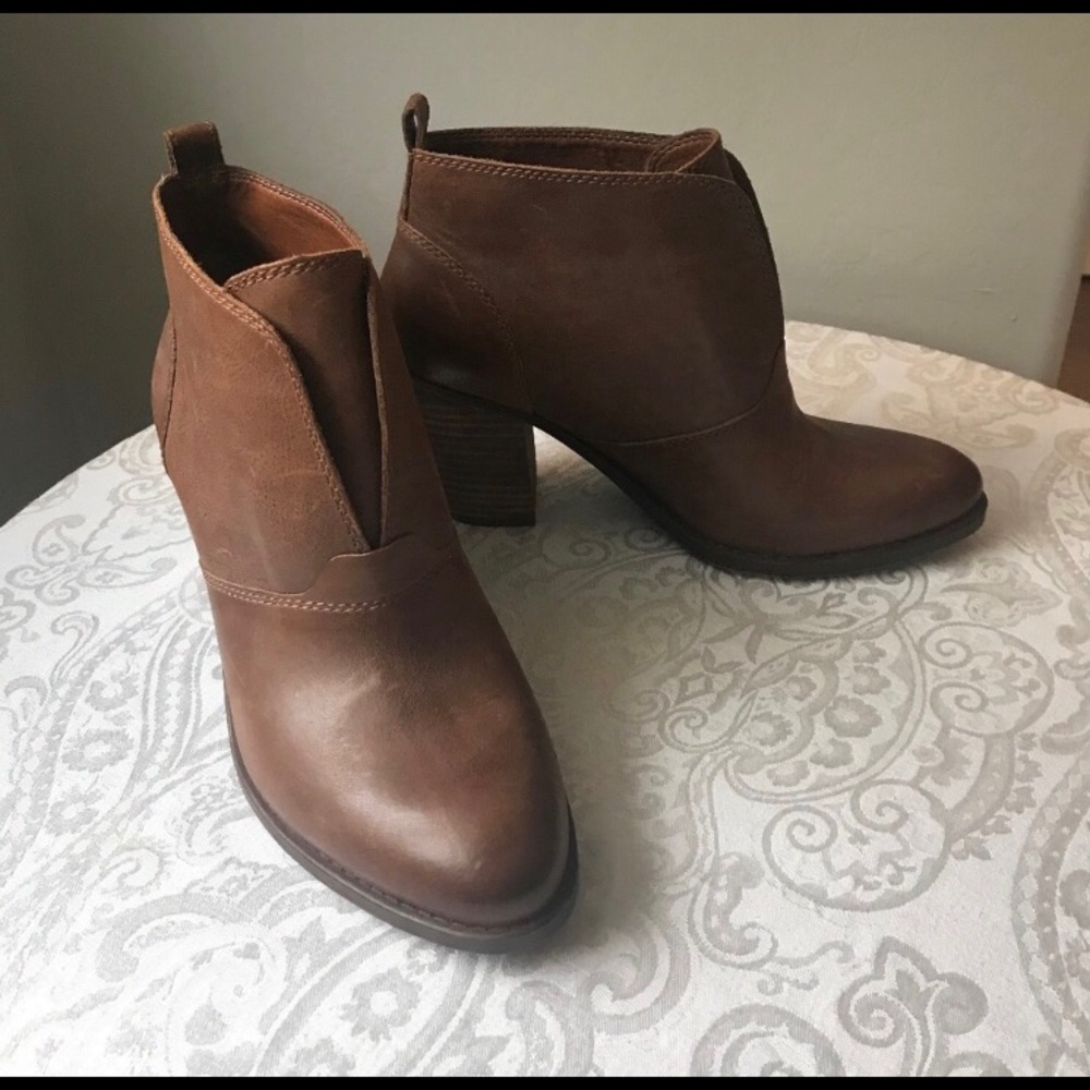 NWOT Lucky brand booties size 8.5